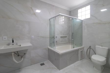 Casa à venda com 354m², 3 quartos e 3 vagas Casa à venda com 354m², 3 quartos e 3 vagasBanheiro da Edícula