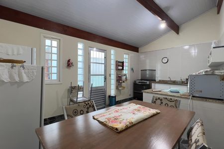 Casa à venda com 133m², 3 quartos e 2 vagas Casa à venda com 133m², 3 quartos e 2 vagasCozinha