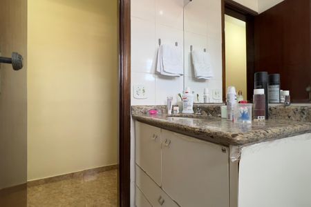 Casa à venda com 133m², 3 quartos e 2 vagas Casa à venda com 133m², 3 quartos e 2 vagasBanheiro da Suíte