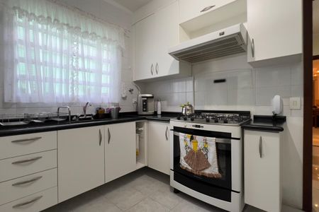 Casa à venda com 133m², 3 quartos e 2 vagas Casa à venda com 133m², 3 quartos e 2 vagasCozinha