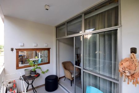 Apartamento à venda com 70m², 2 quartos e 2 vagasVaranda