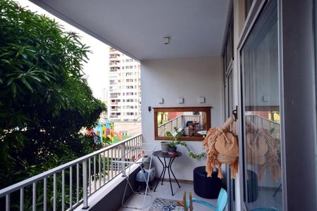 Apartamento à venda com 70m², 2 quartos e 2 vagasVaranda