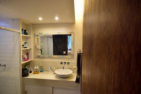 Apartamento à venda com 70m², 2 quartos e 2 vagasBanheiro da Suíte