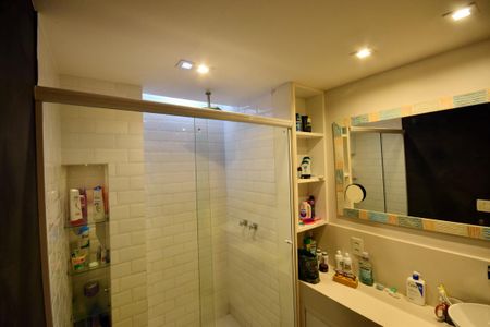 Apartamento à venda com 70m², 2 quartos e 2 vagasBanheiro da Suíte