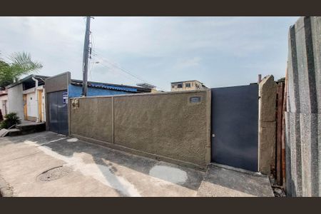 Casa para alugar com 300m², 2 quartos e 2 vagasFachada