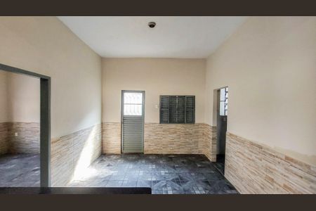 Casa para alugar com 300m², 2 quartos e 2 vagasSala