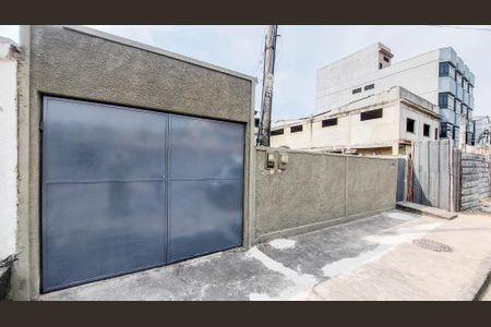 Casa para alugar com 300m², 2 quartos e 2 vagasFachada