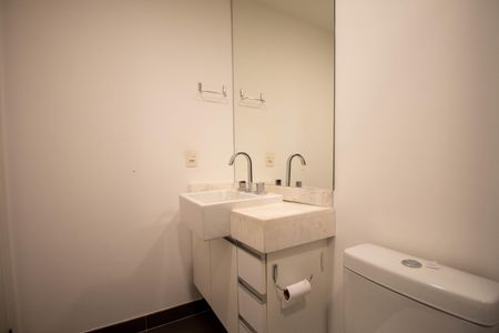 Banheiro de apartamento para alugar com 1 quarto, 50m² em Vila Gertrudes, São Paulo