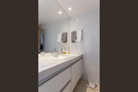 Apartamento à venda com 136m², 3 quartos e 3 vagasBanheiro da Suíte