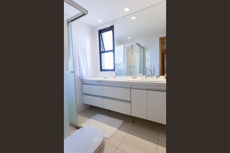 Apartamento à venda com 136m², 3 quartos e 3 vagasBanheiro da Suíte