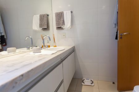 Apartamento à venda com 136m², 3 quartos e 3 vagasBanheiro da Suíte