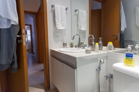 Apartamento à venda com 136m², 3 quartos e 3 vagasBanheiro Social