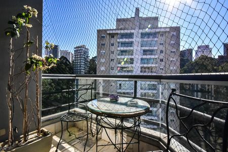 Apartamento para alugar com 230m², 3 quartos e 4 vagasVaranda
