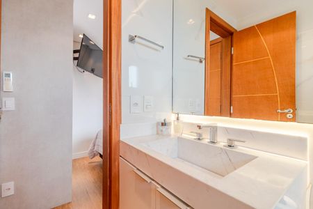 Apartamento à venda com 102m², 2 quartos e 2 vagasBanheiro da Suíte 1