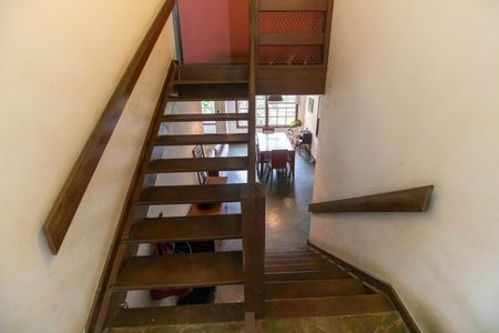 Casa à venda com 163m², 5 quartos e 3 vagasEscada