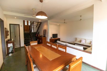 Casa à venda com 163m², 5 quartos e 3 vagasSala