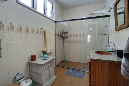 Casa de condomínio à venda com 316m², 5 quartos e 2 vagas Casa de condomínio à venda com 316m², 5 quartos e 2 vagasBanheiro Social