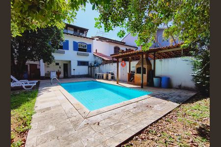 Casa de condomínio à venda com 316m², 5 quartos e 2 vagas Casa de condomínio à venda com 316m², 5 quartos e 2 vagasPiscina