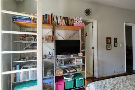 Casa de condomínio à venda com 316m², 5 quartos e 2 vagas Casa de condomínio à venda com 316m², 5 quartos e 2 vagasQuarto 3