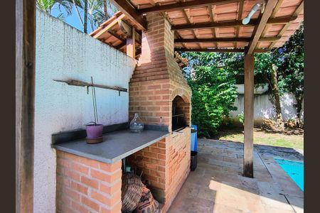 Casa de condomínio à venda com 316m², 5 quartos e 2 vagas Casa de condomínio à venda com 316m², 5 quartos e 2 vagasChurrasqueira