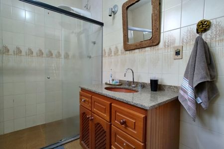 Casa de condomínio à venda com 316m², 5 quartos e 2 vagas Casa de condomínio à venda com 316m², 5 quartos e 2 vagasBanheiro Social