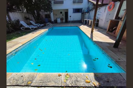 Casa de condomínio à venda com 316m², 5 quartos e 2 vagas Casa de condomínio à venda com 316m², 5 quartos e 2 vagasPiscina