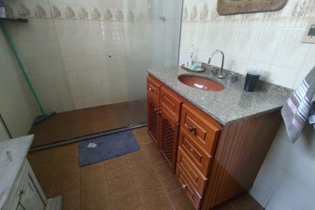 Casa de condomínio à venda com 316m², 5 quartos e 2 vagas Casa de condomínio à venda com 316m², 5 quartos e 2 vagasBanheiro Social