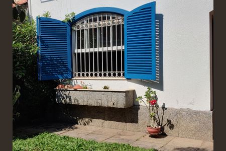 Casa de condomínio à venda com 316m², 5 quartos e 2 vagas Casa de condomínio à venda com 316m², 5 quartos e 2 vagasFachada Frente