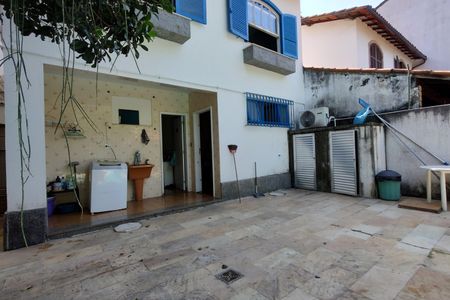 Casa de condomínio à venda com 316m², 5 quartos e 2 vagas Casa de condomínio à venda com 316m², 5 quartos e 2 vagasQuintal