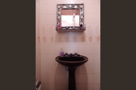 Casa de condomínio à venda com 316m², 5 quartos e 2 vagasLavabo