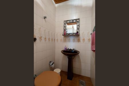 Casa de condomínio à venda com 316m², 5 quartos e 2 vagasLavabo