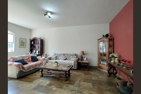 Casa de condomínio à venda com 316m², 5 quartos e 2 vagas Casa de condomínio à venda com 316m², 5 quartos e 2 vagasSala