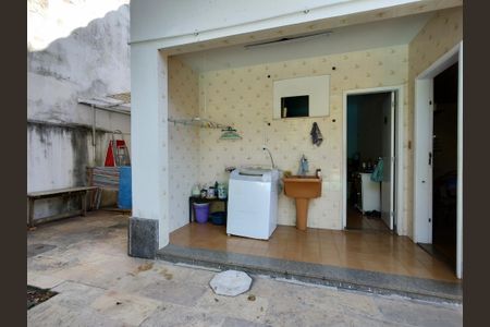 Casa de condomínio à venda com 316m², 5 quartos e 2 vagas Casa de condomínio à venda com 316m², 5 quartos e 2 vagasÁrea de Serviço