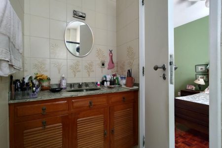 Casa de condomínio à venda com 316m², 5 quartos e 2 vagas Casa de condomínio à venda com 316m², 5 quartos e 2 vagasBanheiro da Suíte 5