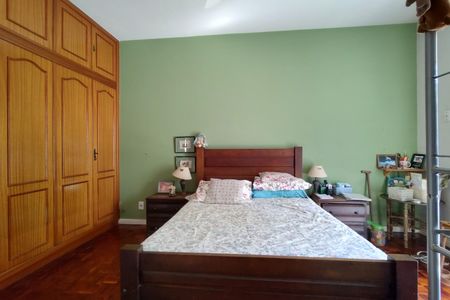 Casa de condomínio à venda com 316m², 5 quartos e 2 vagas Casa de condomínio à venda com 316m², 5 quartos e 2 vagasQuarto 3