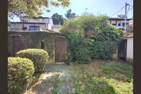 Casa de condomínio à venda com 316m², 5 quartos e 2 vagas Casa de condomínio à venda com 316m², 5 quartos e 2 vagasQuintal