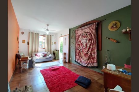 Casa de condomínio à venda com 316m², 5 quartos e 2 vagas Casa de condomínio à venda com 316m², 5 quartos e 2 vagasSala 2