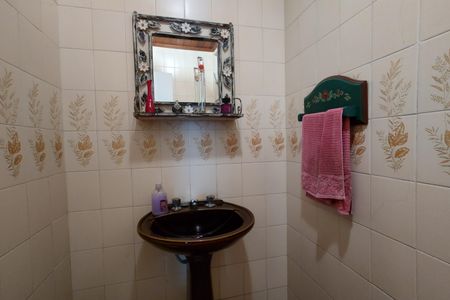 Casa de condomínio à venda com 316m², 5 quartos e 2 vagas Casa de condomínio à venda com 316m², 5 quartos e 2 vagasLavabo