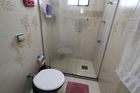 Casa de condomínio à venda com 316m², 5 quartos e 2 vagas Casa de condomínio à venda com 316m², 5 quartos e 2 vagasBanheiro da Suíte 5