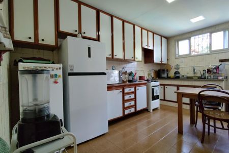 Casa de condomínio à venda com 316m², 5 quartos e 2 vagas Casa de condomínio à venda com 316m², 5 quartos e 2 vagasCozinha