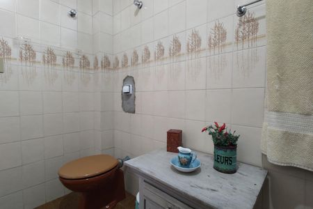 Casa de condomínio à venda com 316m², 5 quartos e 2 vagas Casa de condomínio à venda com 316m², 5 quartos e 2 vagasBanheiro Social