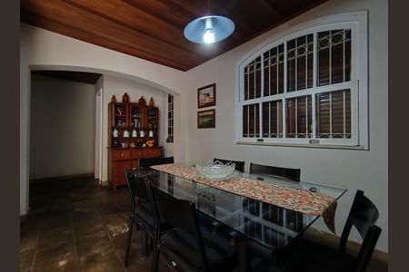 Casa de condomínio à venda com 316m², 5 quartos e 2 vagas Casa de condomínio à venda com 316m², 5 quartos e 2 vagasSala de Jantar