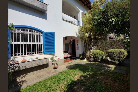 Casa de condomínio à venda com 316m², 5 quartos e 2 vagas Casa de condomínio à venda com 316m², 5 quartos e 2 vagasFachada Frente