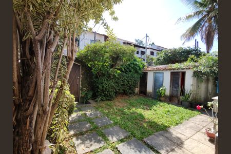 Casa de condomínio à venda com 316m², 5 quartos e 2 vagas Casa de condomínio à venda com 316m², 5 quartos e 2 vagasQuintal