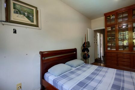 Casa de condomínio à venda com 316m², 5 quartos e 2 vagas Casa de condomínio à venda com 316m², 5 quartos e 2 vagasQuarto 2