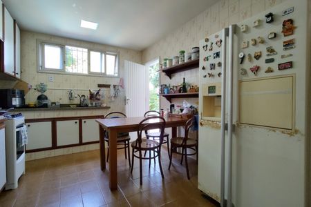 Casa de condomínio à venda com 316m², 5 quartos e 2 vagas Casa de condomínio à venda com 316m², 5 quartos e 2 vagasCozinha