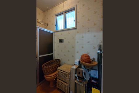 Casa de condomínio à venda com 316m², 5 quartos e 2 vagasBanheiro de serviço