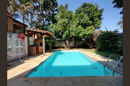 Casa de condomínio à venda com 316m², 5 quartos e 2 vagas Casa de condomínio à venda com 316m², 5 quartos e 2 vagasPiscina