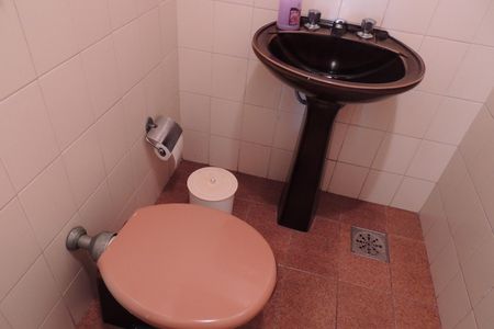 Casa de condomínio à venda com 316m², 5 quartos e 2 vagasLavabo