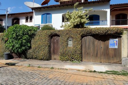 Casa de condomínio à venda com 316m², 5 quartos e 2 vagas Casa de condomínio à venda com 316m², 5 quartos e 2 vagasFachada Frente